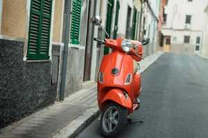 Nipponia elektrische scooter in verschillende kleuren en modellen voor transport in Amsterdam