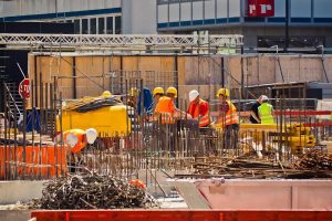 Duurzame bouwplaatsbeveiliging met gebruikte bouwhekken - veilig en milieuvriendelijk hekwerk op een bouwproject