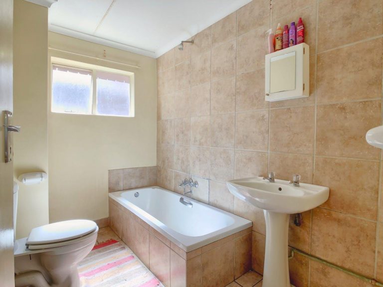 Inspiratie voor de juiste tegels kiezen in badkamer en woonkamer met verschillende stijlen en afwerkingen